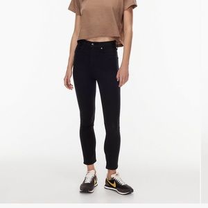ARITZIA! The Lola high rise skinny crop (24) in black